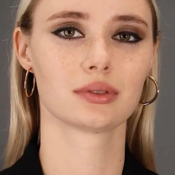 18k Gold plated Classic 33mm sized trending hoops! Must have. NWT & box - Picture 8 of 10